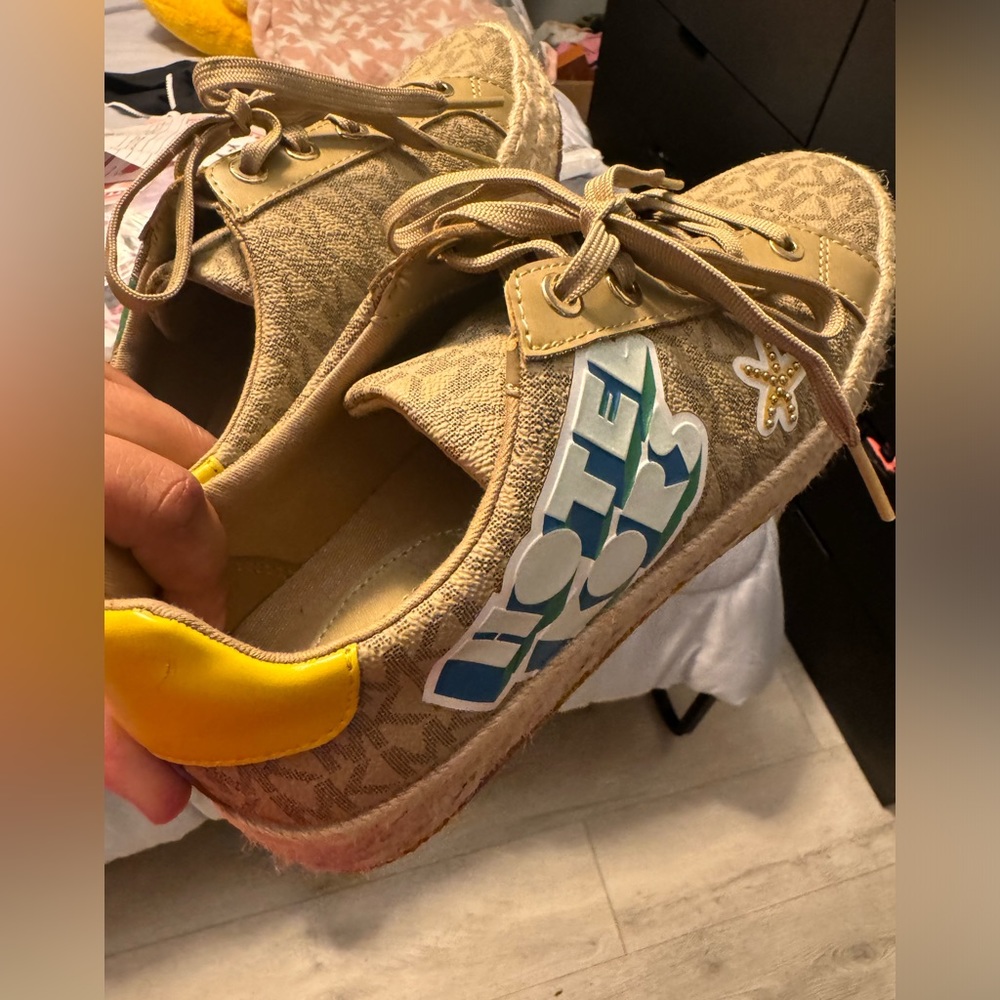 Michael Kors sneakers Sz 7.